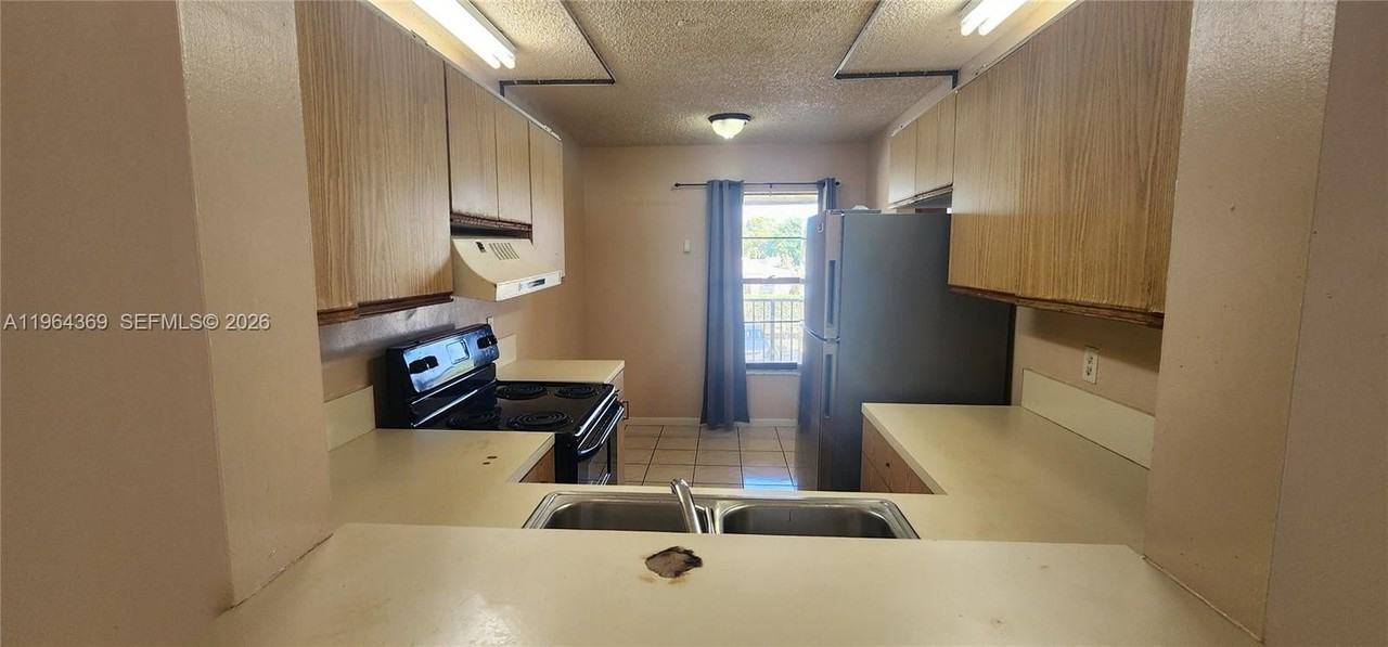 8930 Nw 21st St #6 - Photo 6 of 15