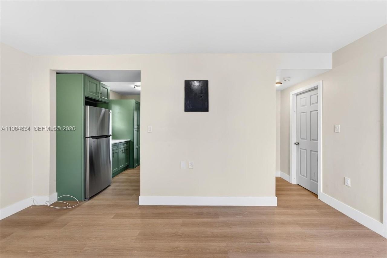 555 Nw 94th St - Photo 5 of 25