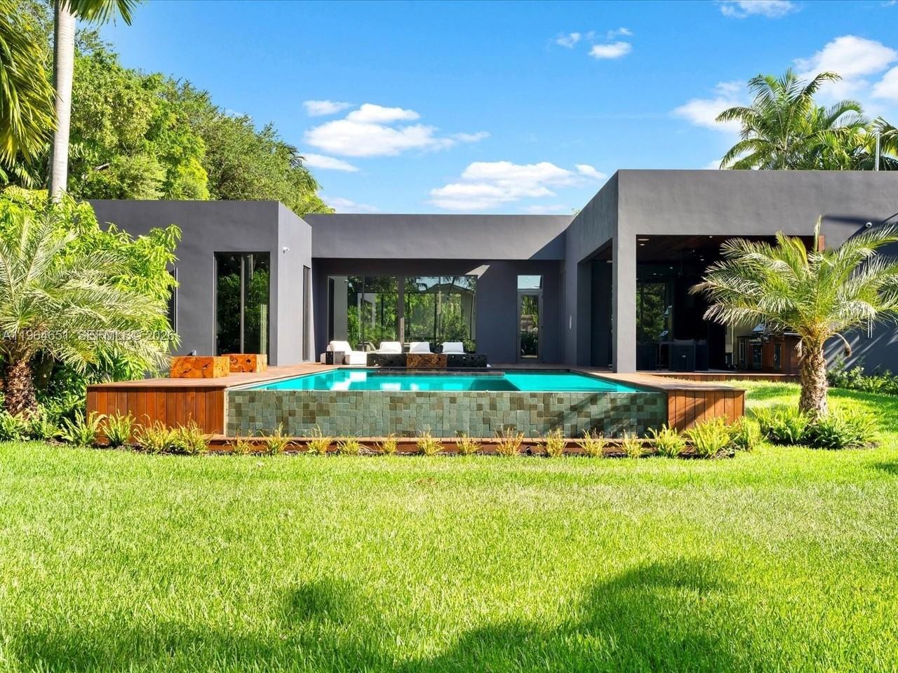 871 Ne 83rd St - Photo 4 of 50