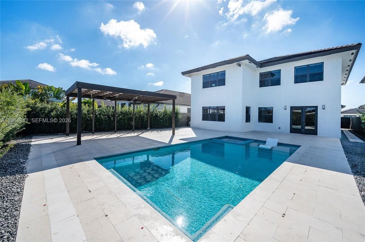 14551 Sw 20th St - Photo 2 of 32