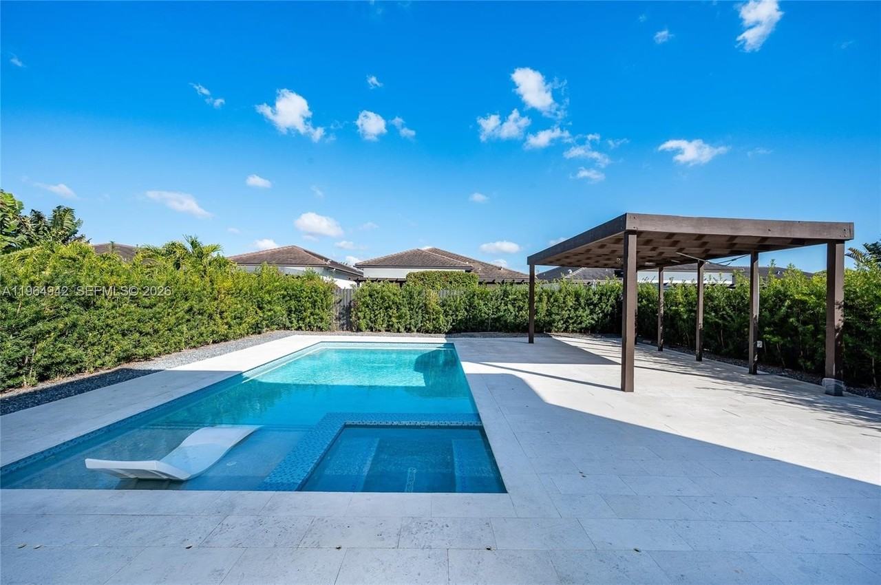 14551 Sw 20th St - Photo 3 of 32