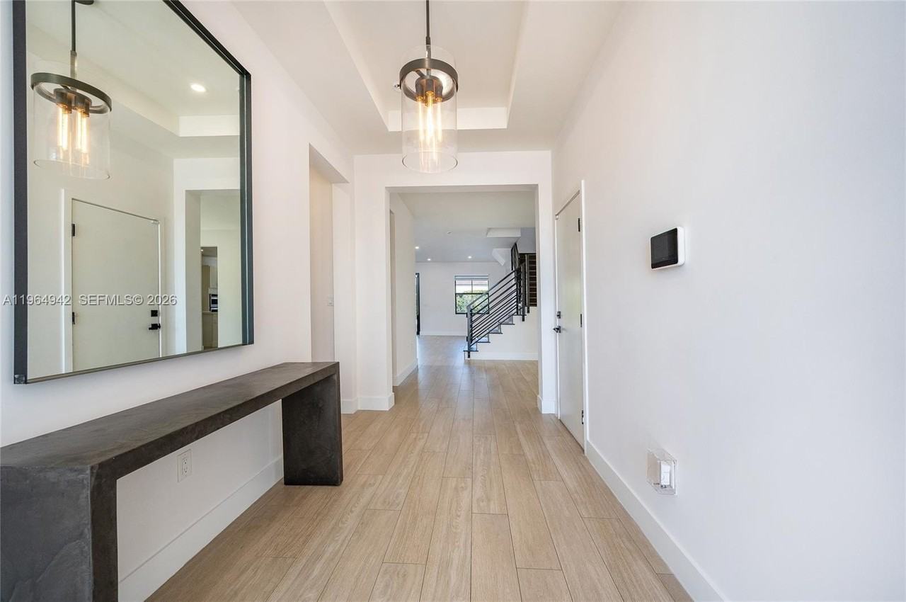 14551 Sw 20th St - Photo 4 of 32