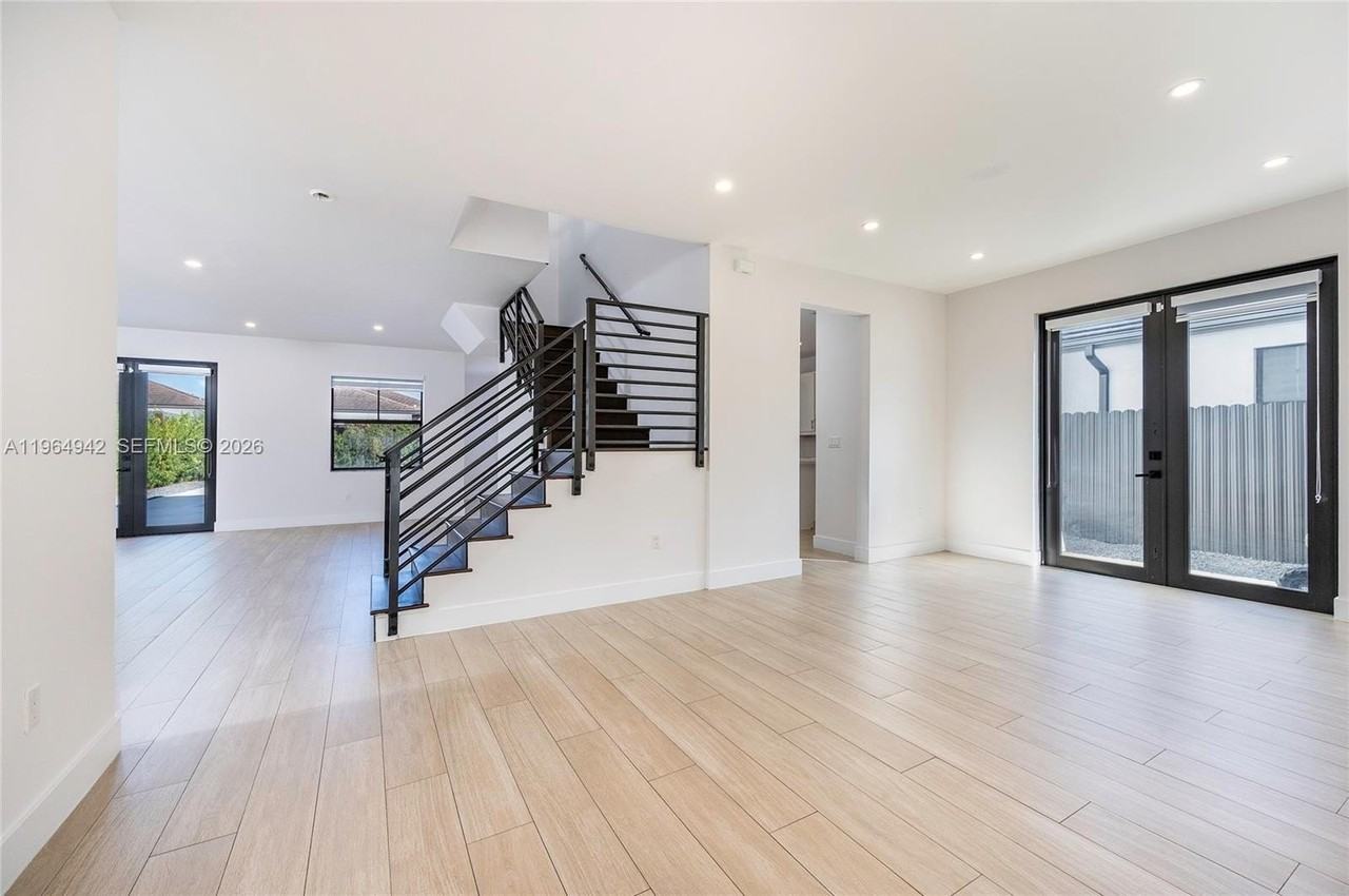 14551 Sw 20th St - Photo 7 of 32