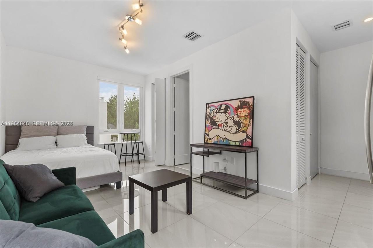 10560 Nw 64th Ter - Photo 2 of 28