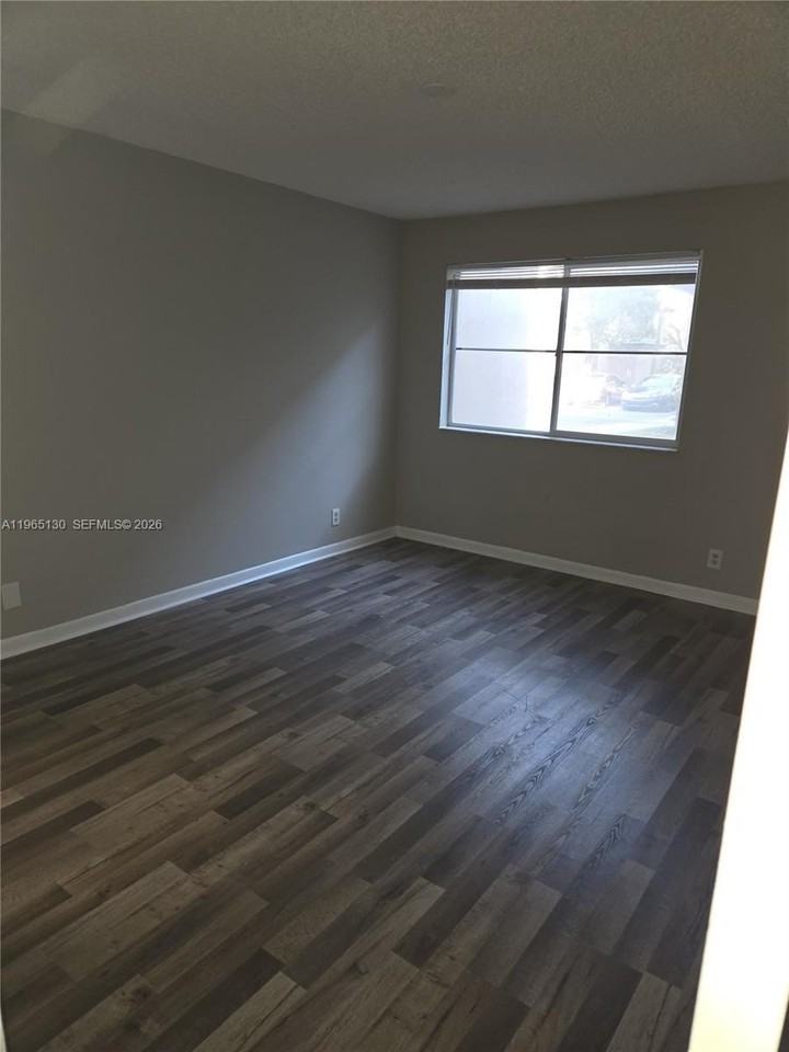 9755 Westview Dr #1213 - Photo 5 of 9