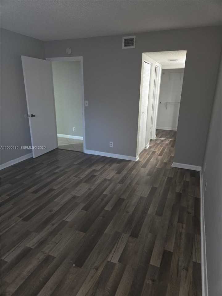 9755 Westview Dr #1213 - Photo 6 of 9