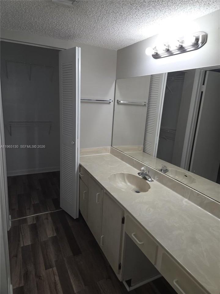 9755 Westview Dr #1213 - Photo 7 of 9