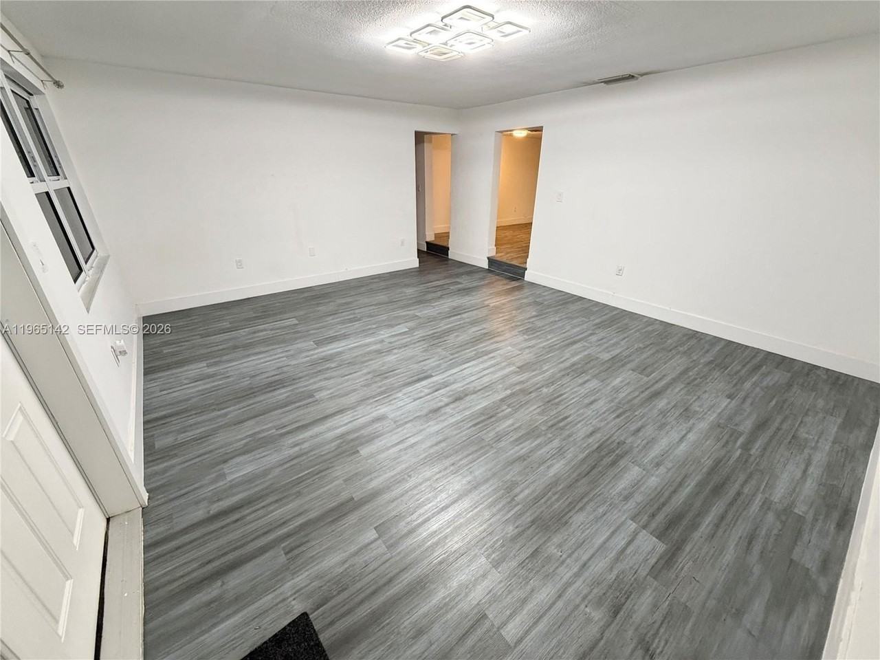 1621 Sw 117th Ave - Photo 5 of 39