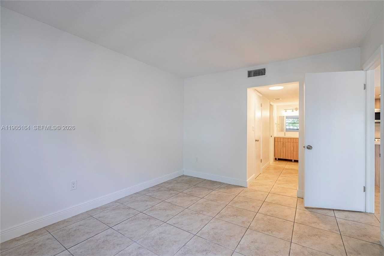 995 Sw 84th Ave #203 - Photo 7 of 15