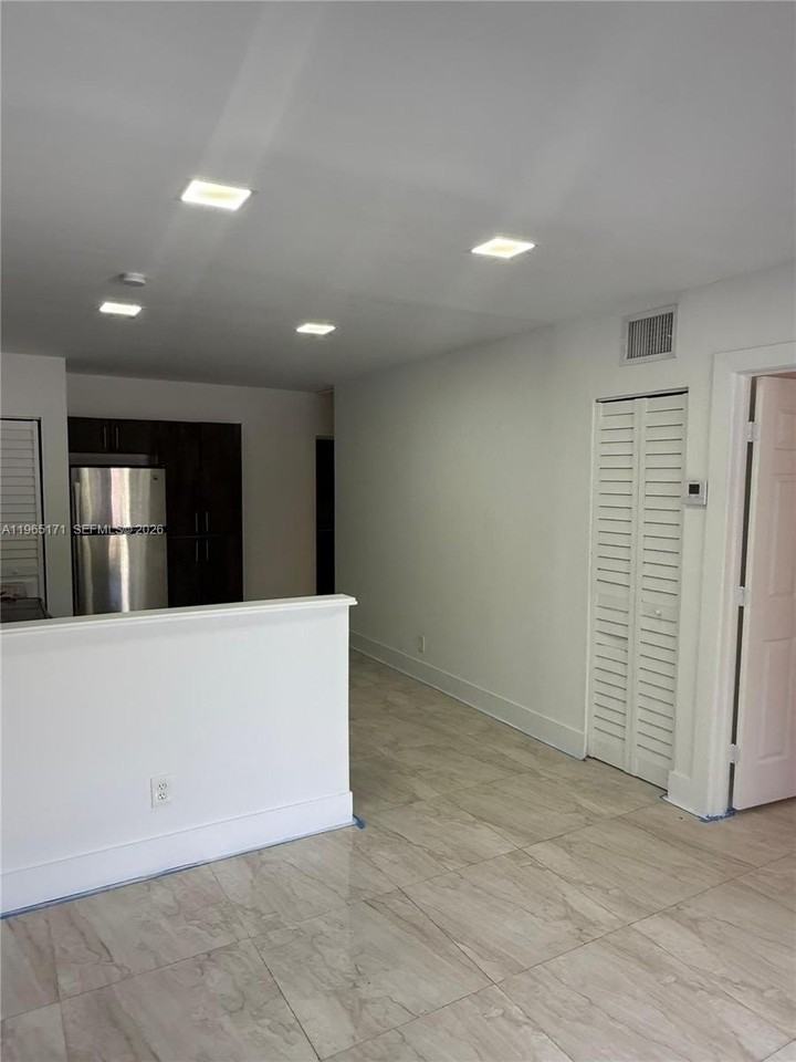 3413 Nw 9th Ct #B - Photo 7 of 11