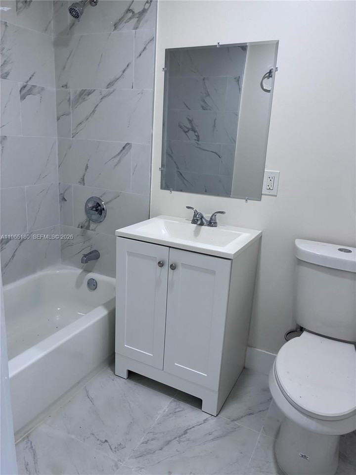 433 Sw 6th St #5 - Photo 2 of 4