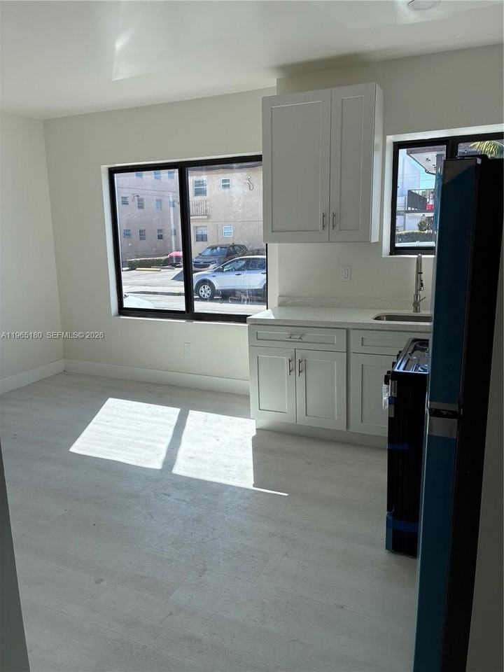 433 Sw 6th St #5 - Photo 4 of 4