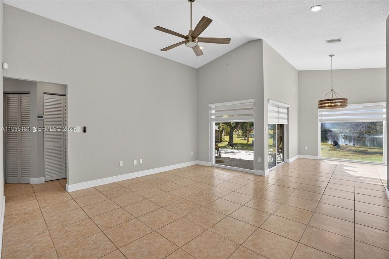 20309 Sw 86th Ct - Photo 4 of 41