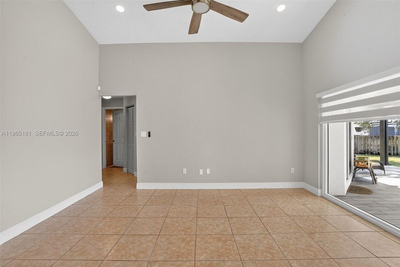 20309 Sw 86th Ct - Photo 5 of 41
