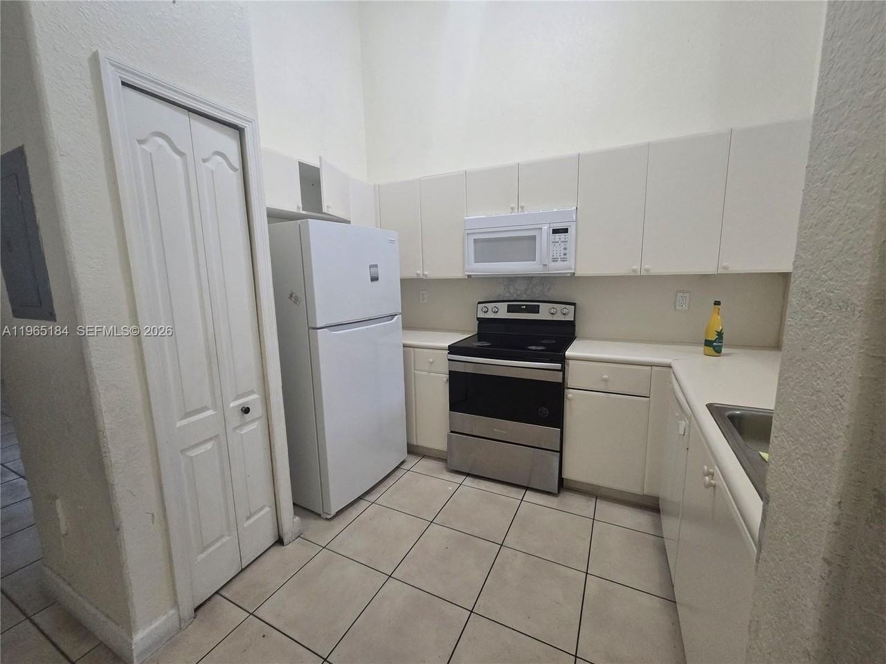 1661 Se 28th St #203 - Photo 3 of 10