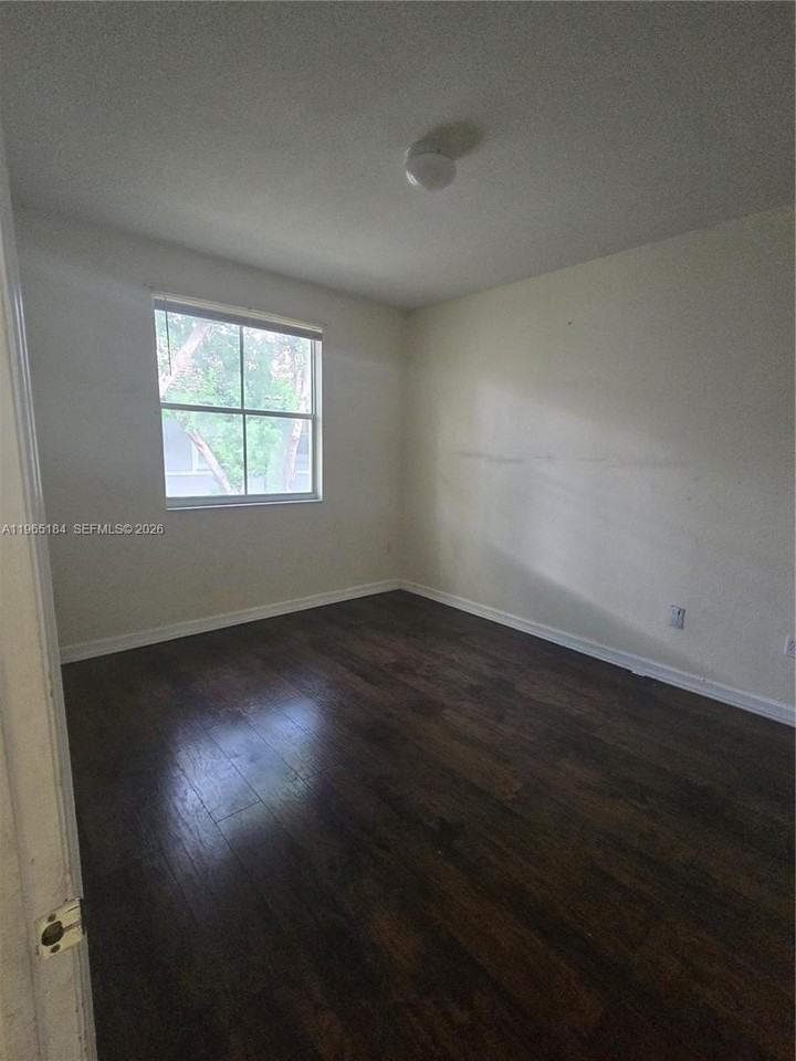 1661 Se 28th St #203 - Photo 5 of 10