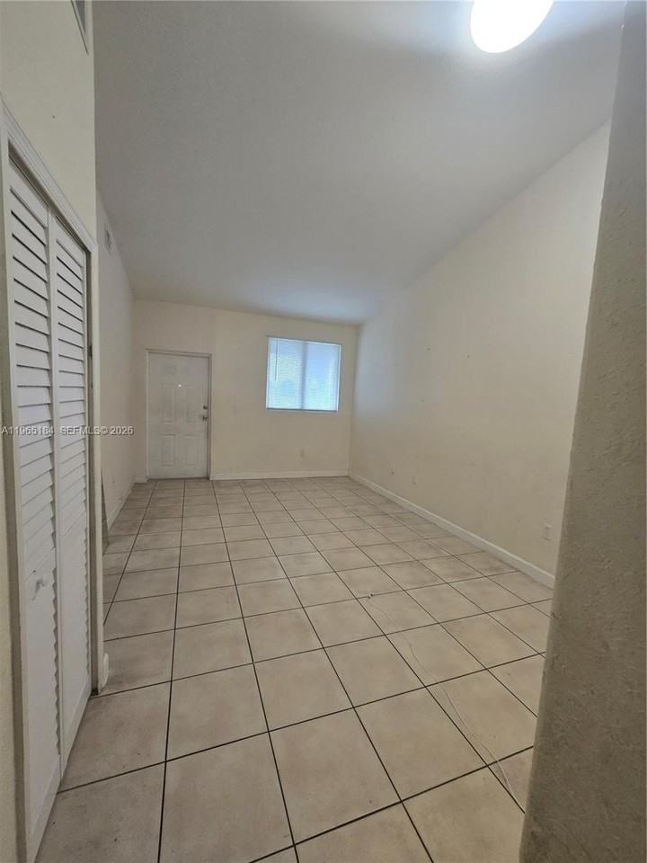 1661 Se 28th St #203 - Photo 6 of 10