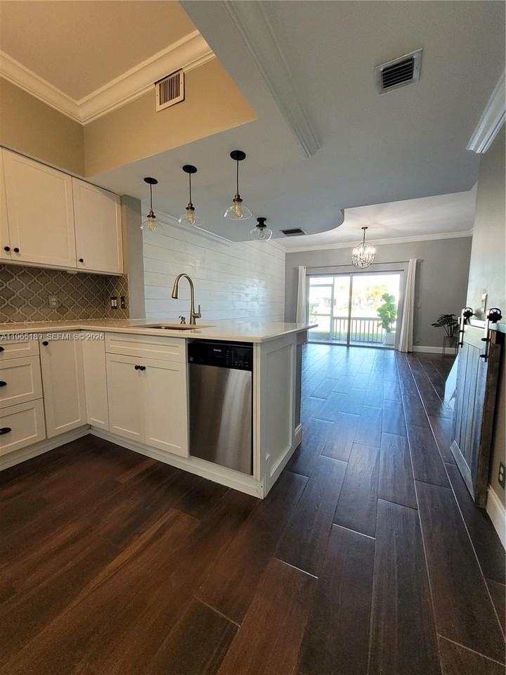 205 Mallory Ct #205 - Photo 3 of 26