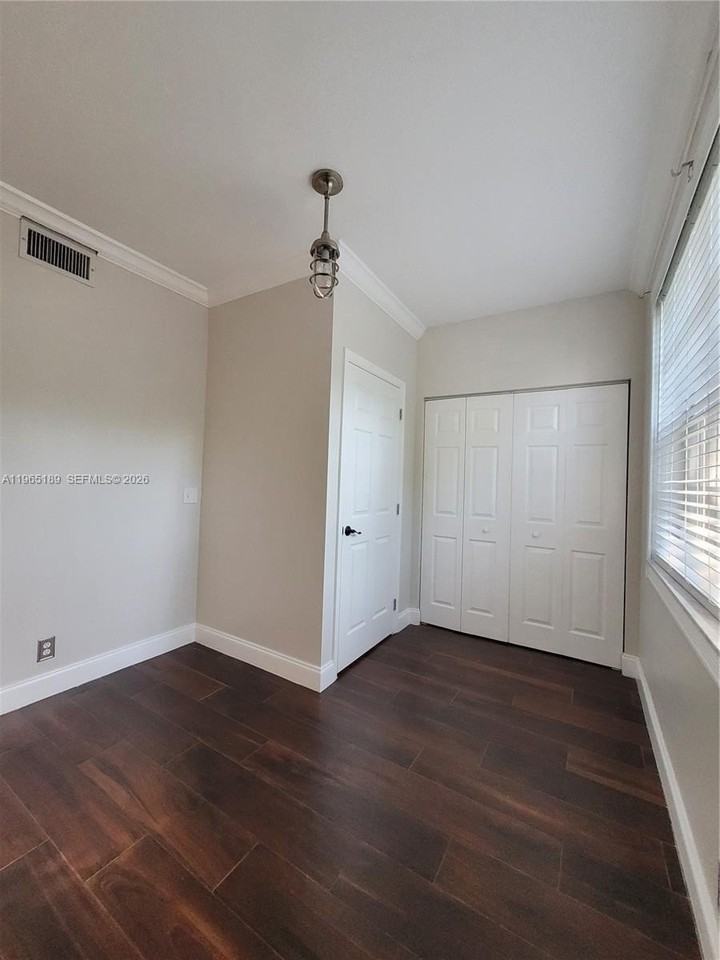 205 Mallory Ct #205 - Photo 6 of 26