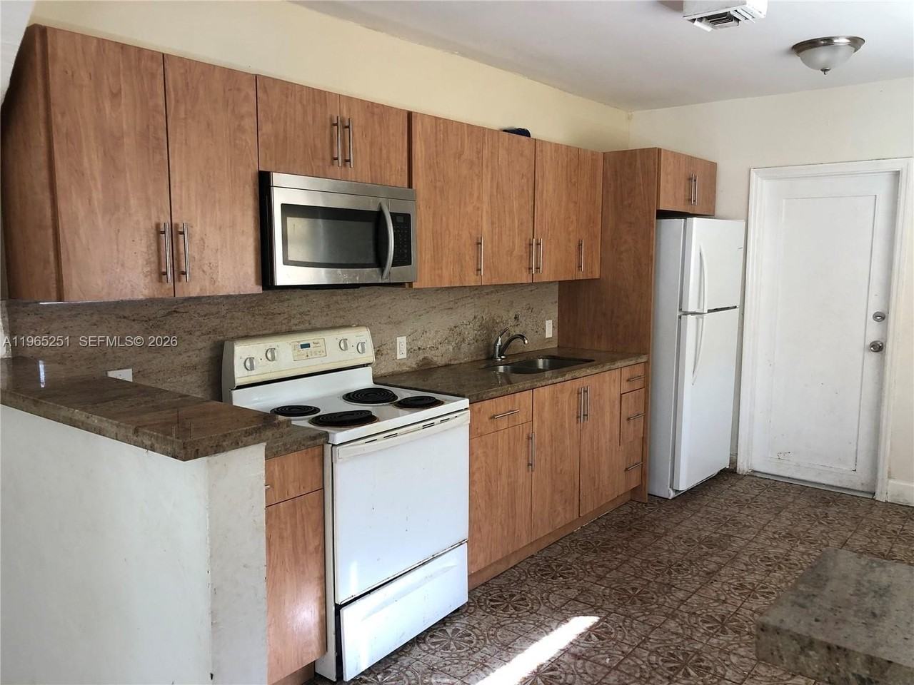 11931 Ne 12th Ave #11931 - Photo 2 of 4