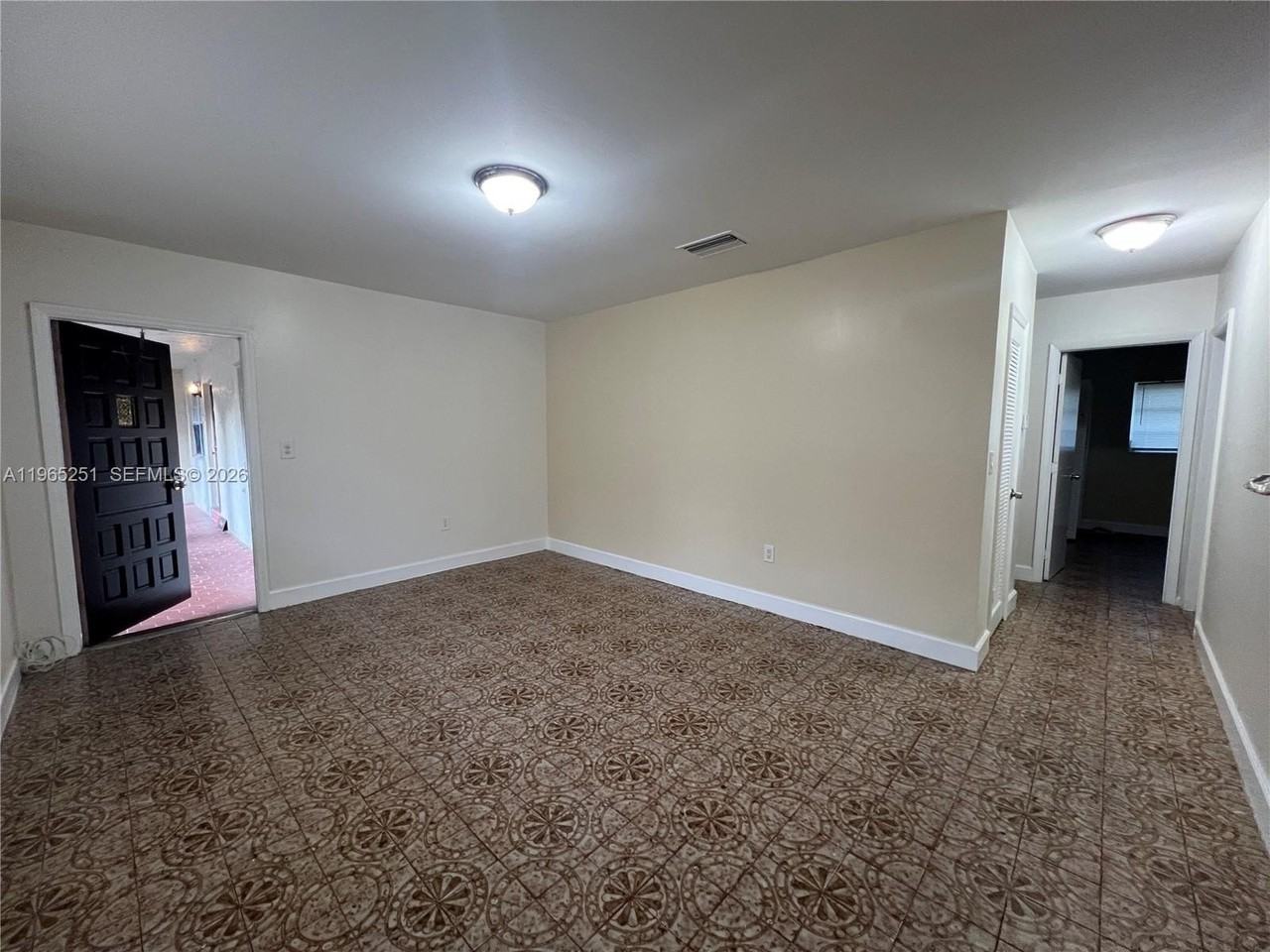 11931 Ne 12th Ave #11931 - Photo 3 of 4