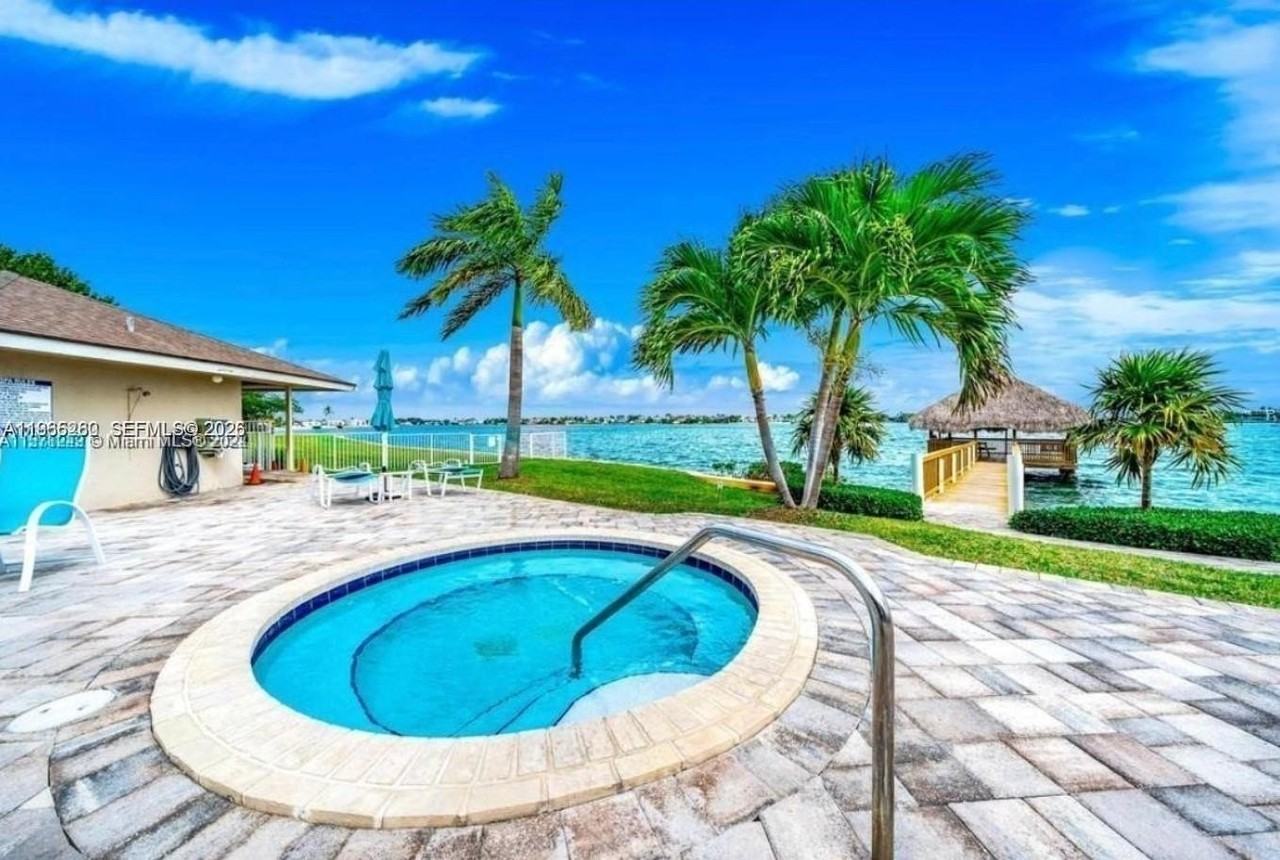 51 N Lakeshore Dr #51 - Photo 3 of 32