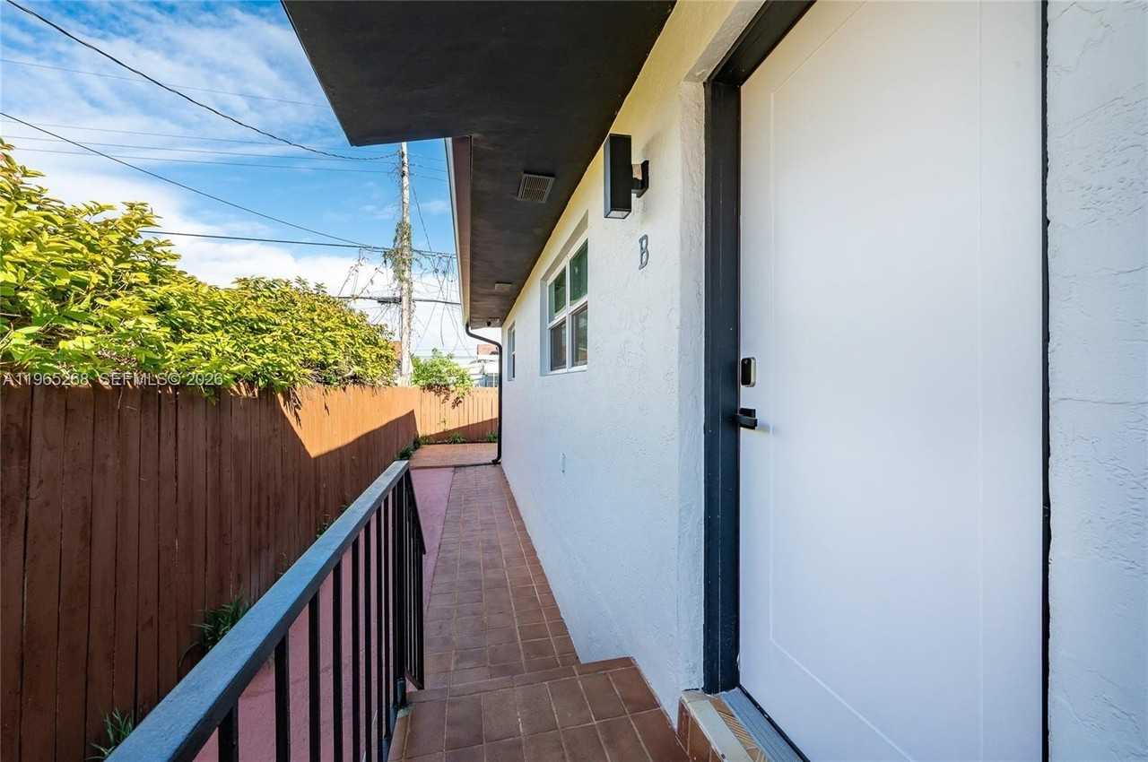 3321 Nw 19th Ter #B - Photo 3 of 23