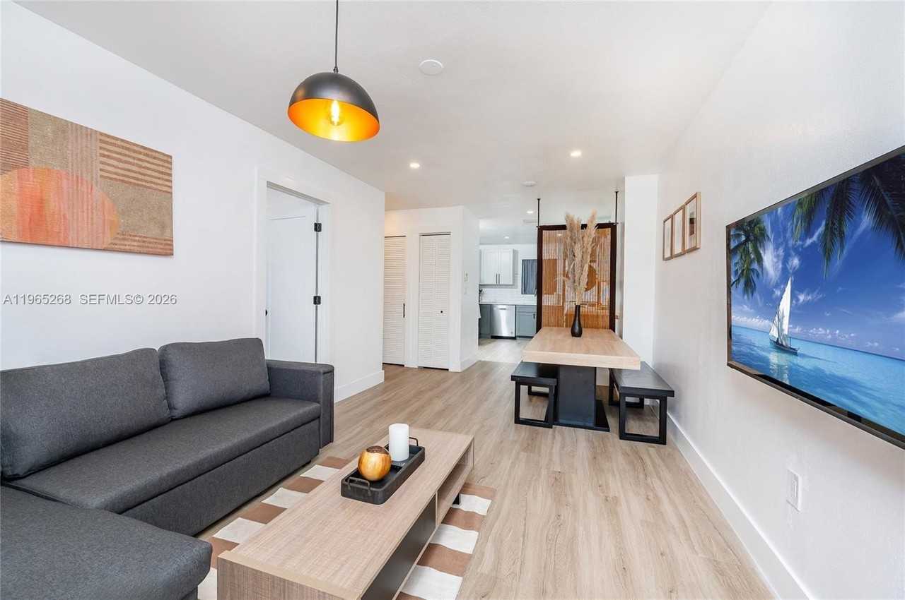 3321 Nw 19th Ter #B - Photo 4 of 23