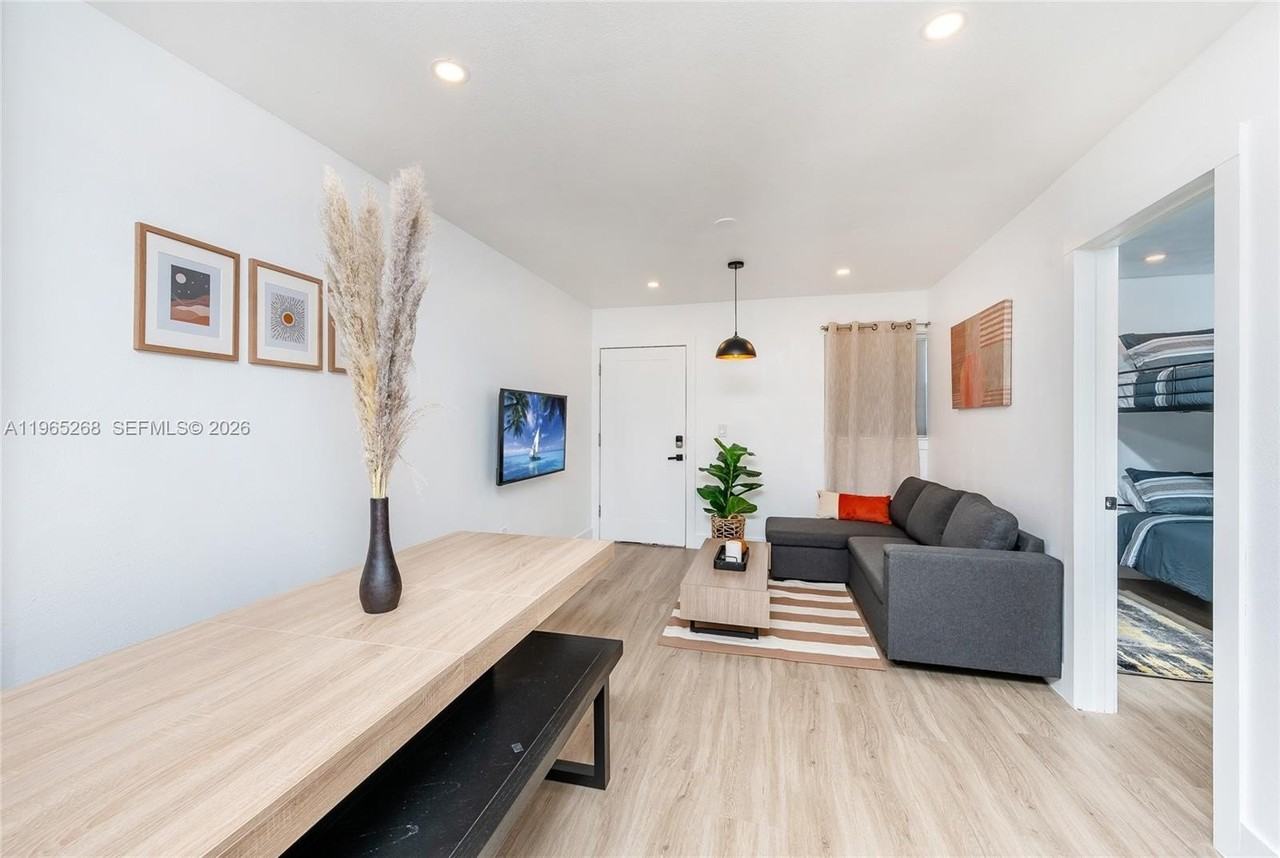 3321 Nw 19th Ter #B - Photo 6 of 23