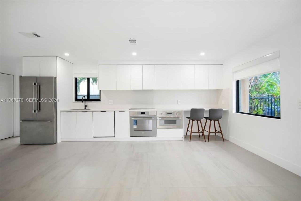 3668 Sw 26th St #0 - Photo 4 of 16