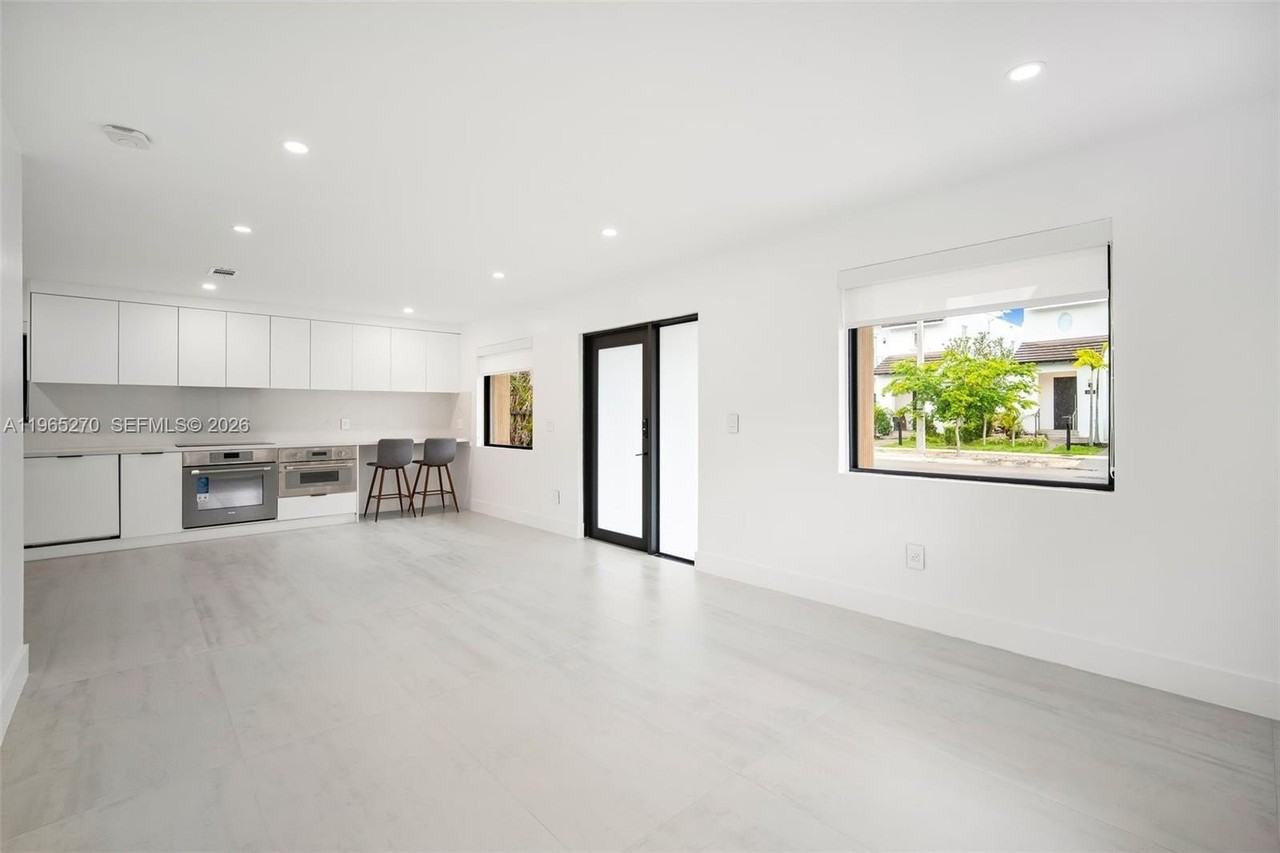 3668 Sw 26th St #0 - Photo 5 of 16