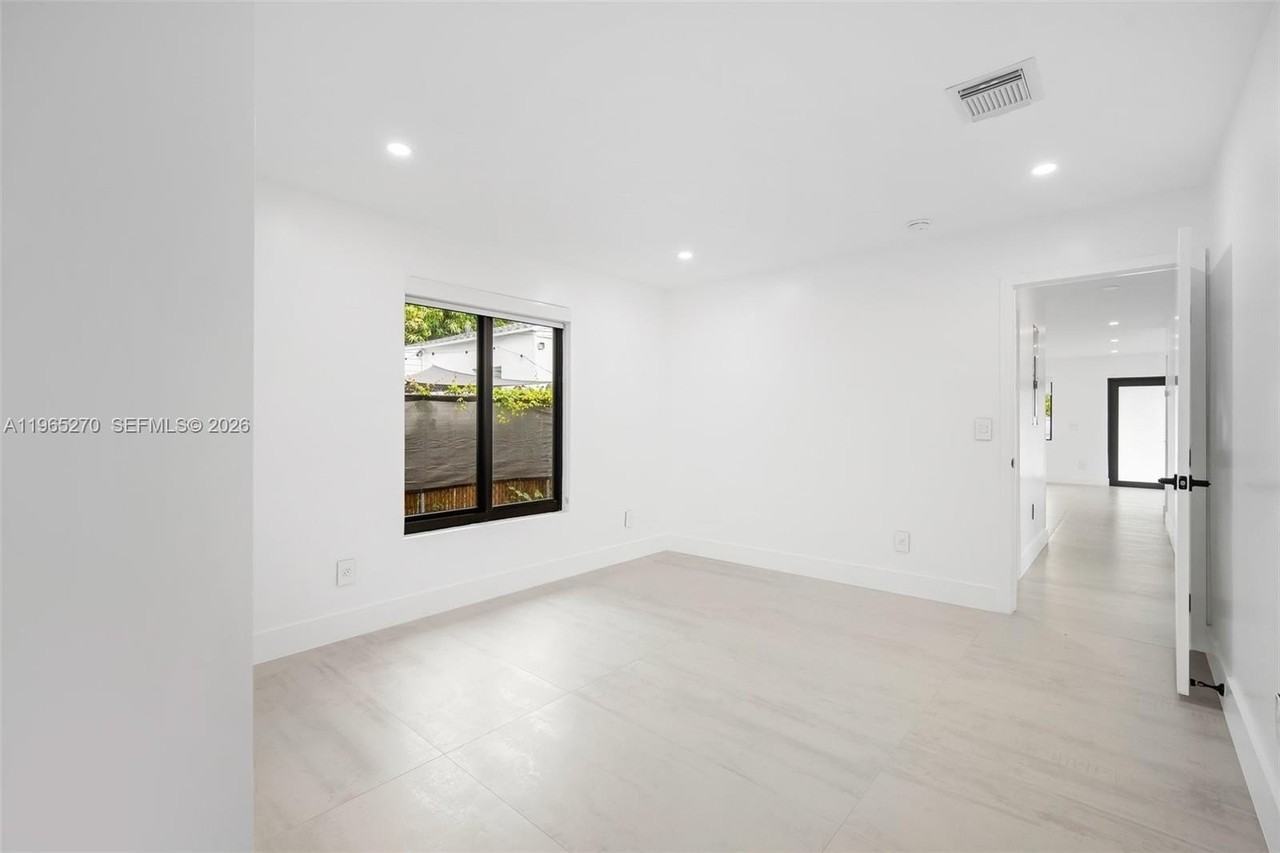 3668 Sw 26th St #0 - Photo 7 of 16