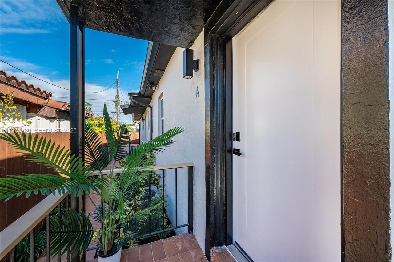 3321 Nw 19th Ter #A - Photo 3 of 20