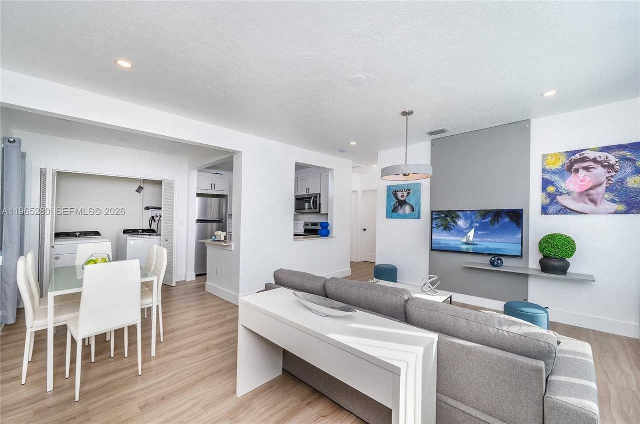 3321 Nw 19th Ter #A - Photo 4 of 20