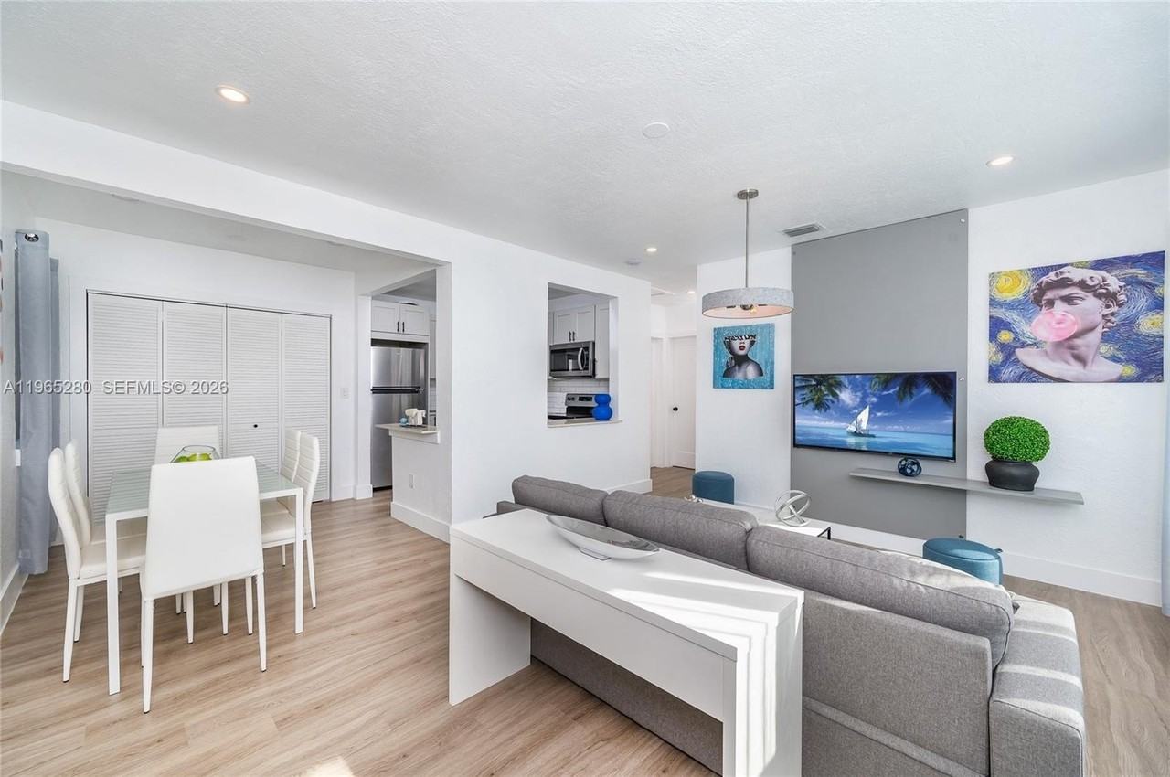 3321 Nw 19th Ter #A - Photo 5 of 20