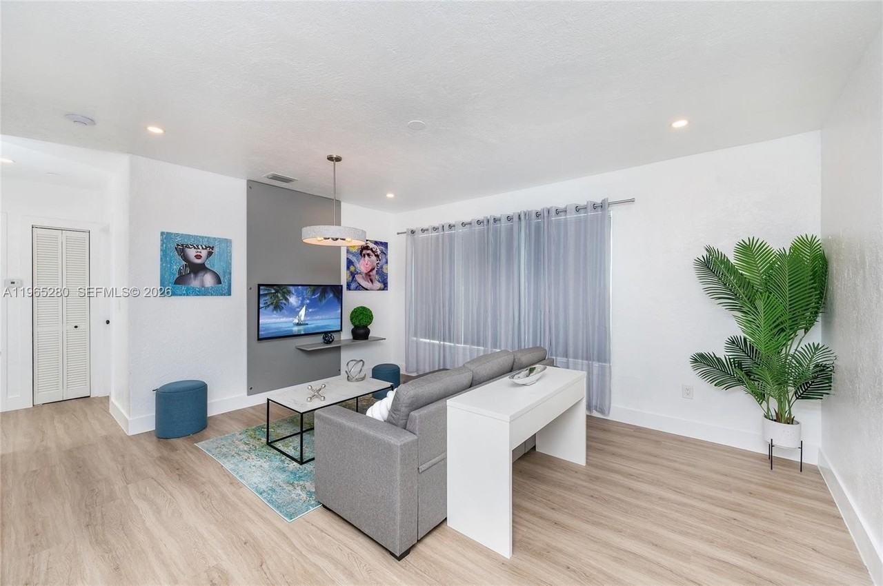 3321 Nw 19th Ter #A - Photo 6 of 20