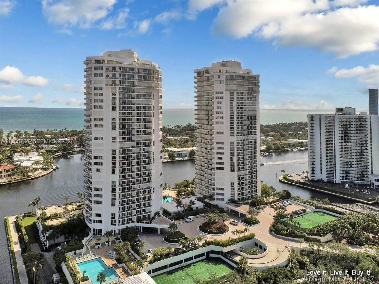 3801 Ne 207th St #704