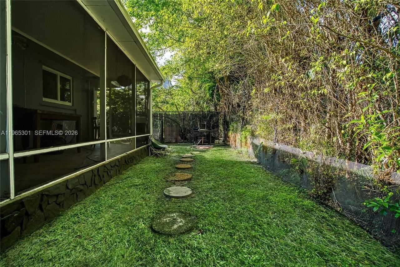 1457 Atlantic Shores Blvd #A - Photo 5 of 20