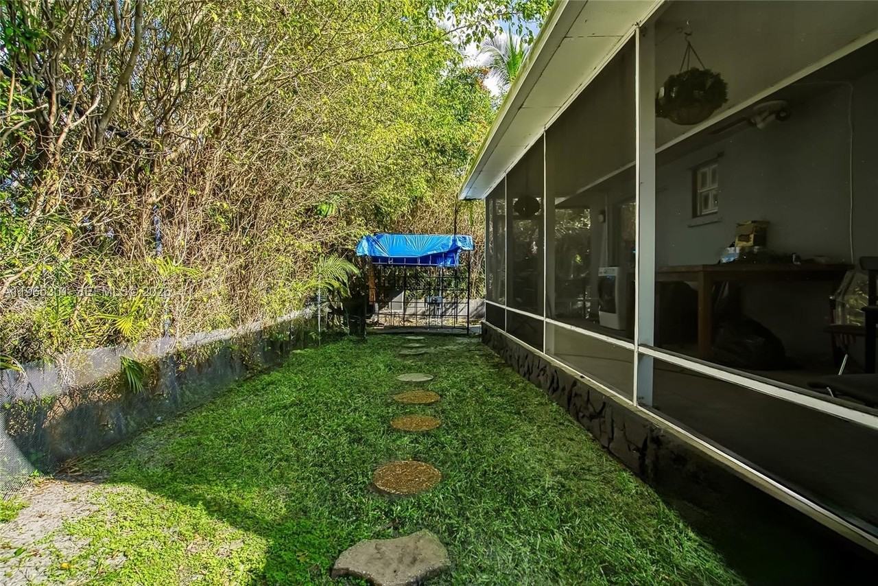 1457 Atlantic Shores Blvd #A - Photo 7 of 20