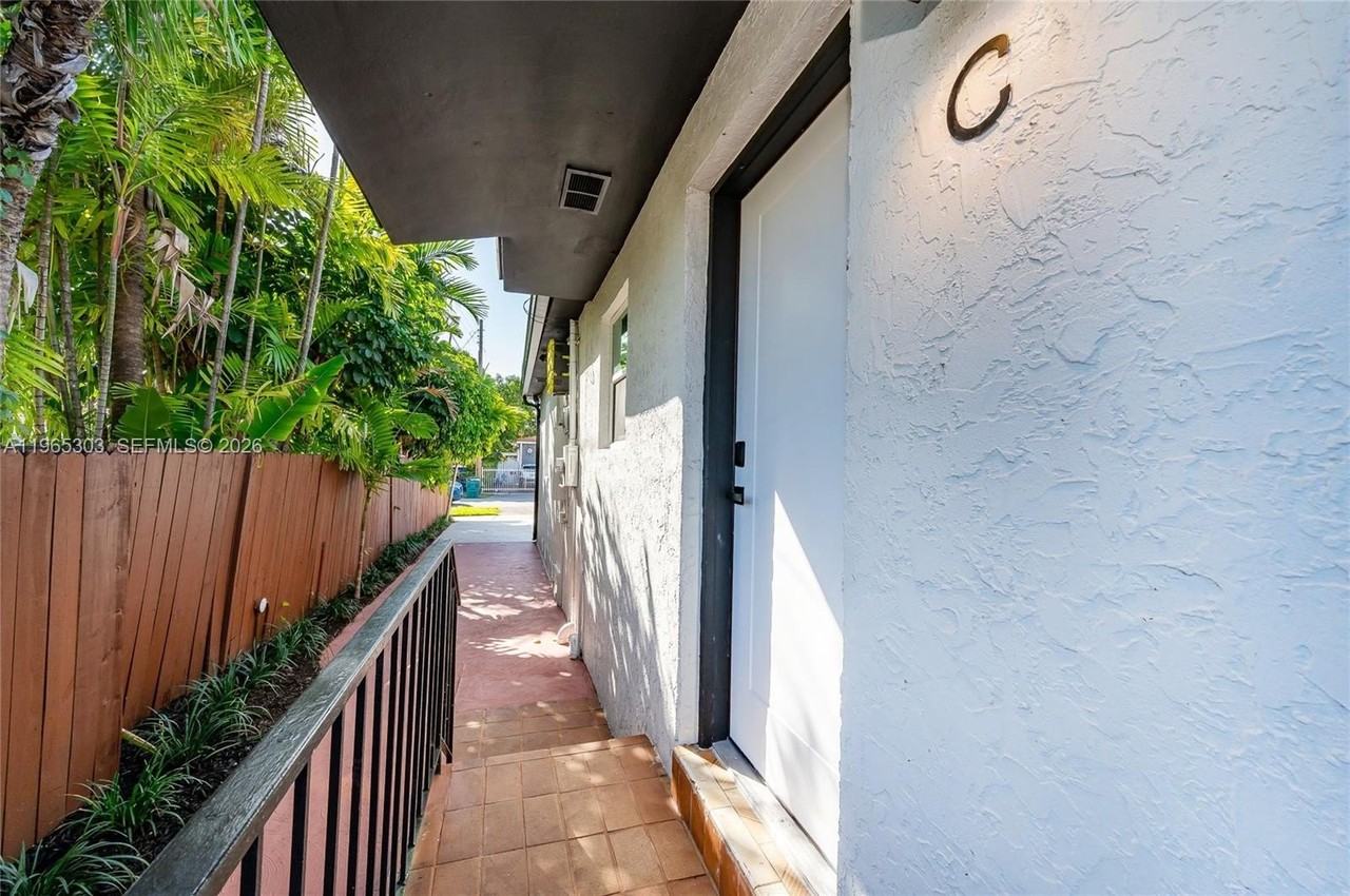 3321 Nw 19th Ter #C - Photo 3 of 12