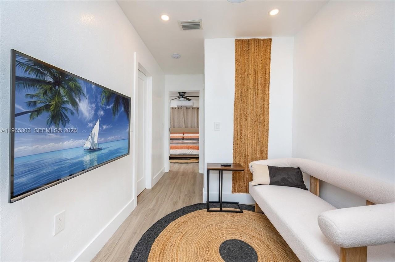 3321 Nw 19th Ter #C - Photo 7 of 12