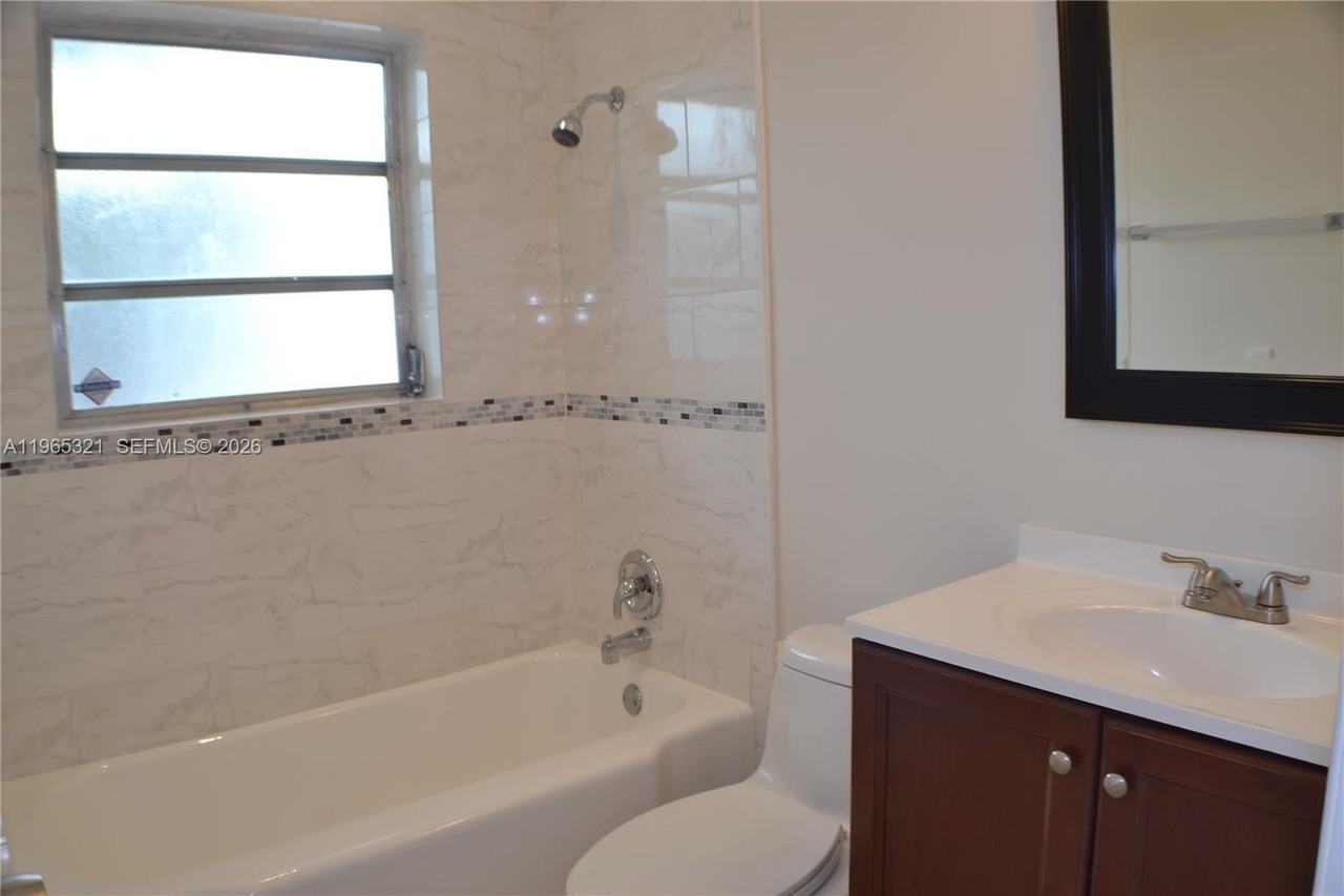 1028 Ne 16th Ter #1 - Photo 6 of 7