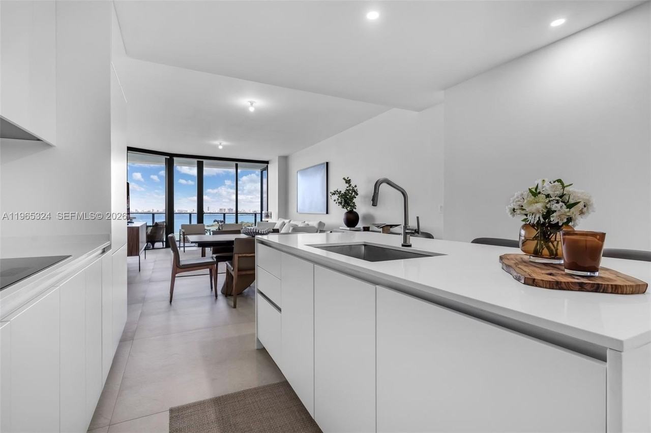 700 Ne 24th St #1203 - Photo 7 of 50