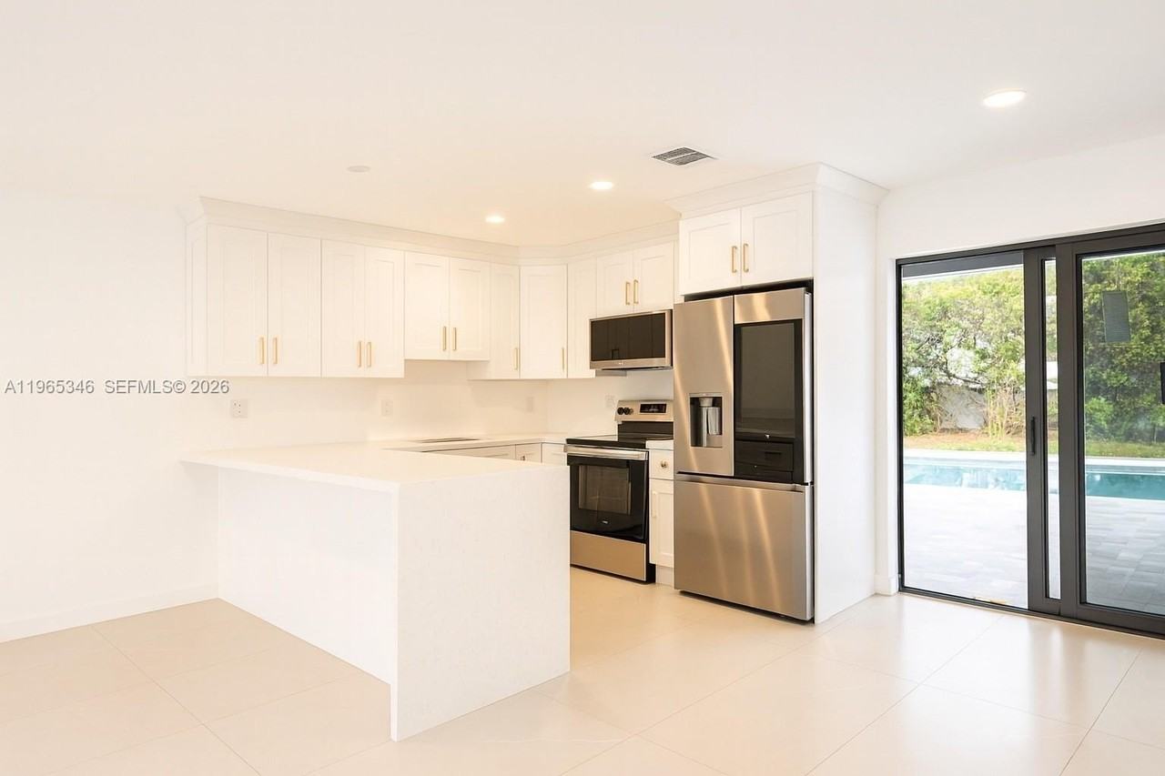 4671 Sw 43rd Ter #2 - Photo 3 of 13