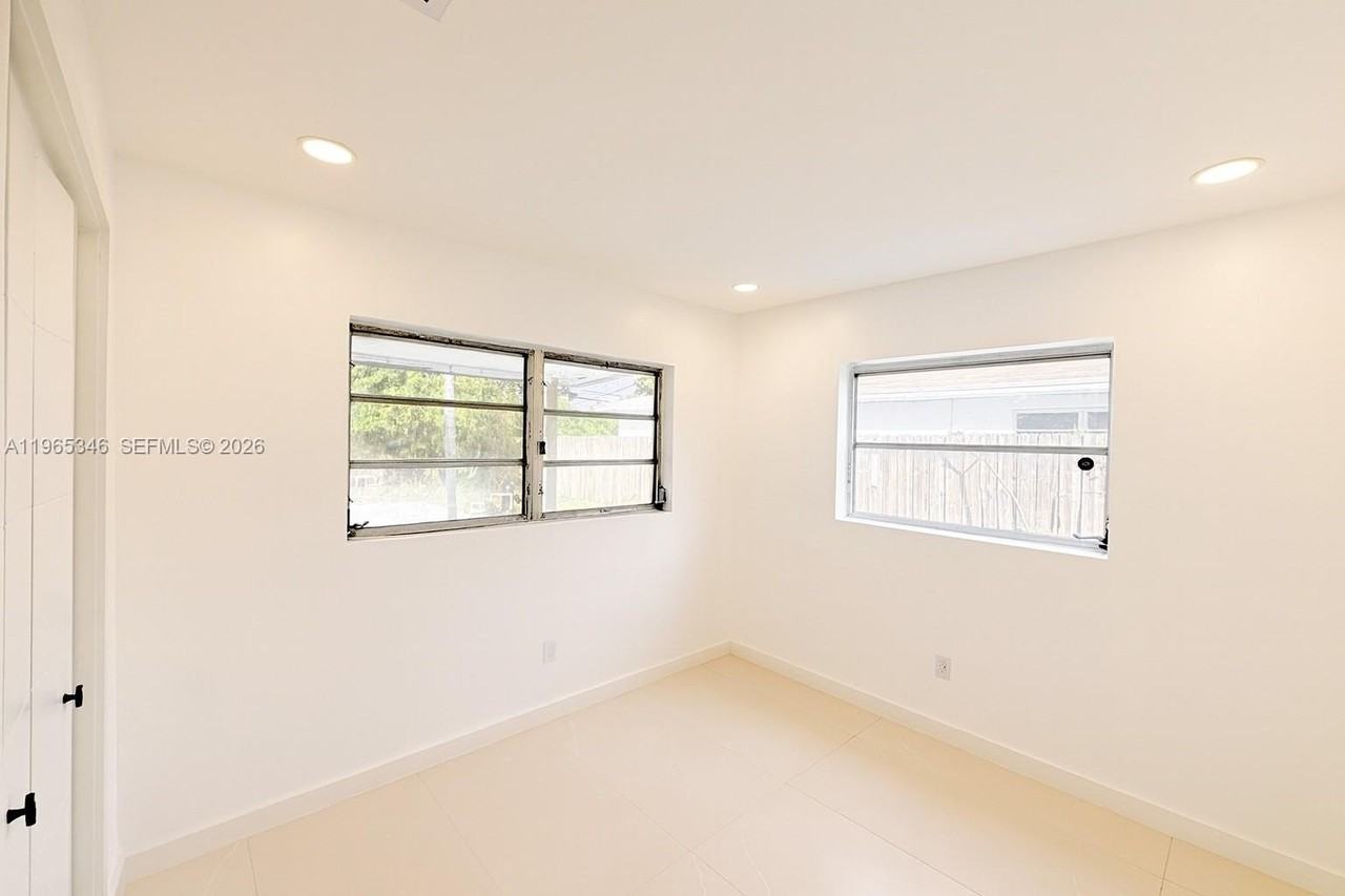 4671 Sw 43rd Ter #2 - Photo 6 of 13