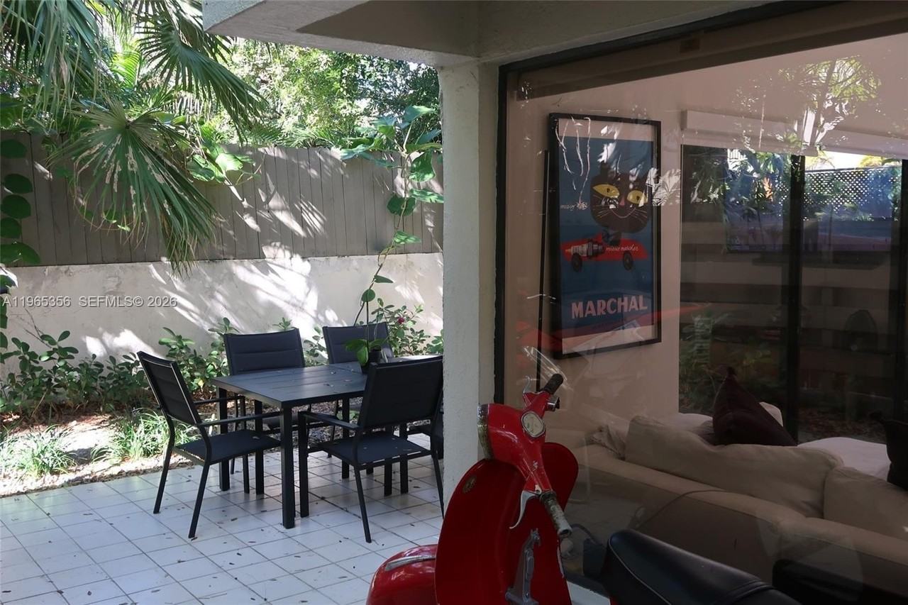 3034 Sw 27th Ave #4 - Photo 2 of 13