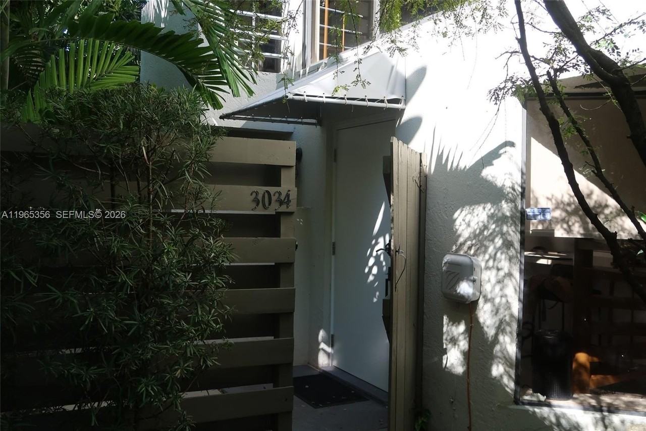 3034 Sw 27th Ave #4 - Photo 5 of 13