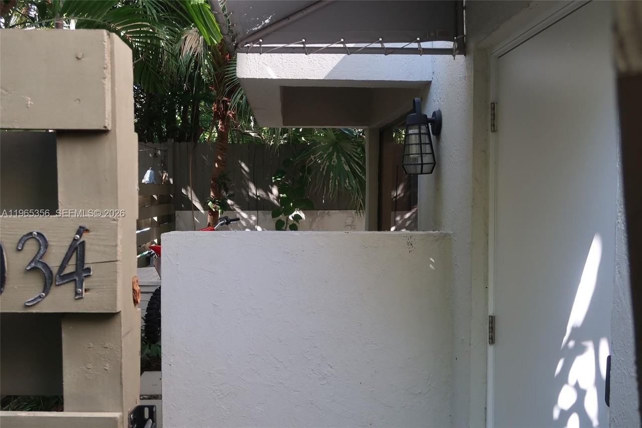 3034 Sw 27th Ave #4 - Photo 7 of 13