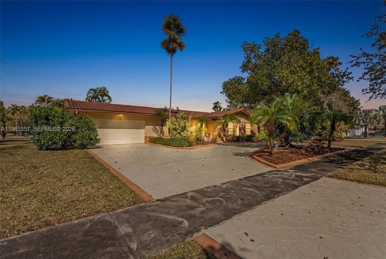 11201 Sw 136th St - Photo 2 of 40