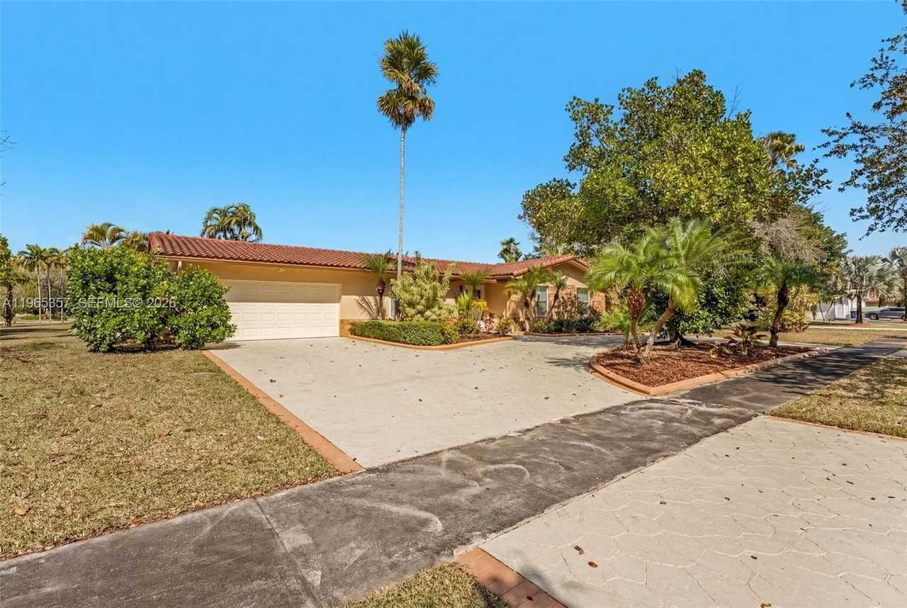 11201 Sw 136th St - Photo 3 of 40